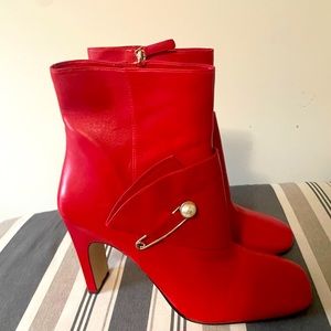 Nine West block heel boot w/Pearl pin.